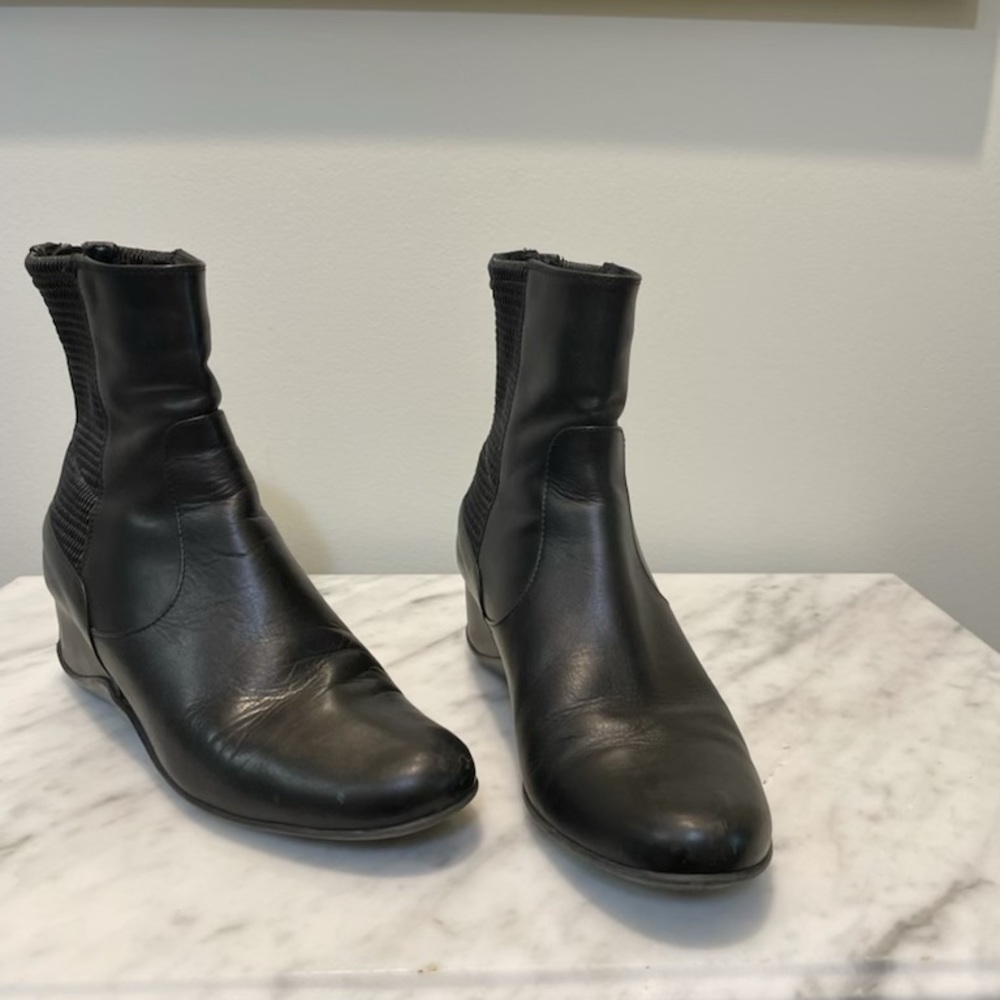 Aquatalia black boots size 8